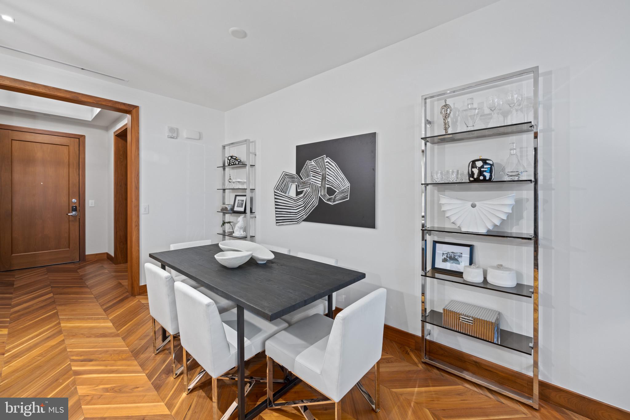 300 International Dr #1906