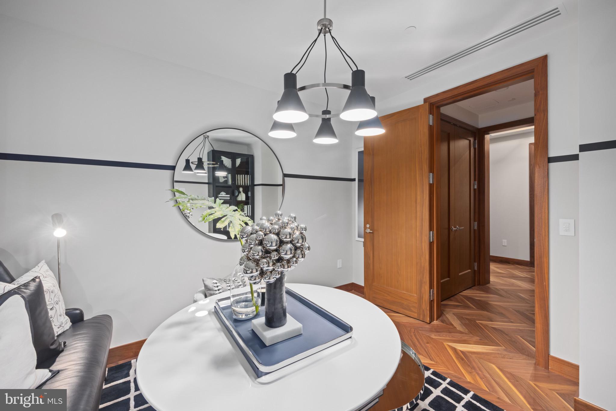 300 International Dr #1906