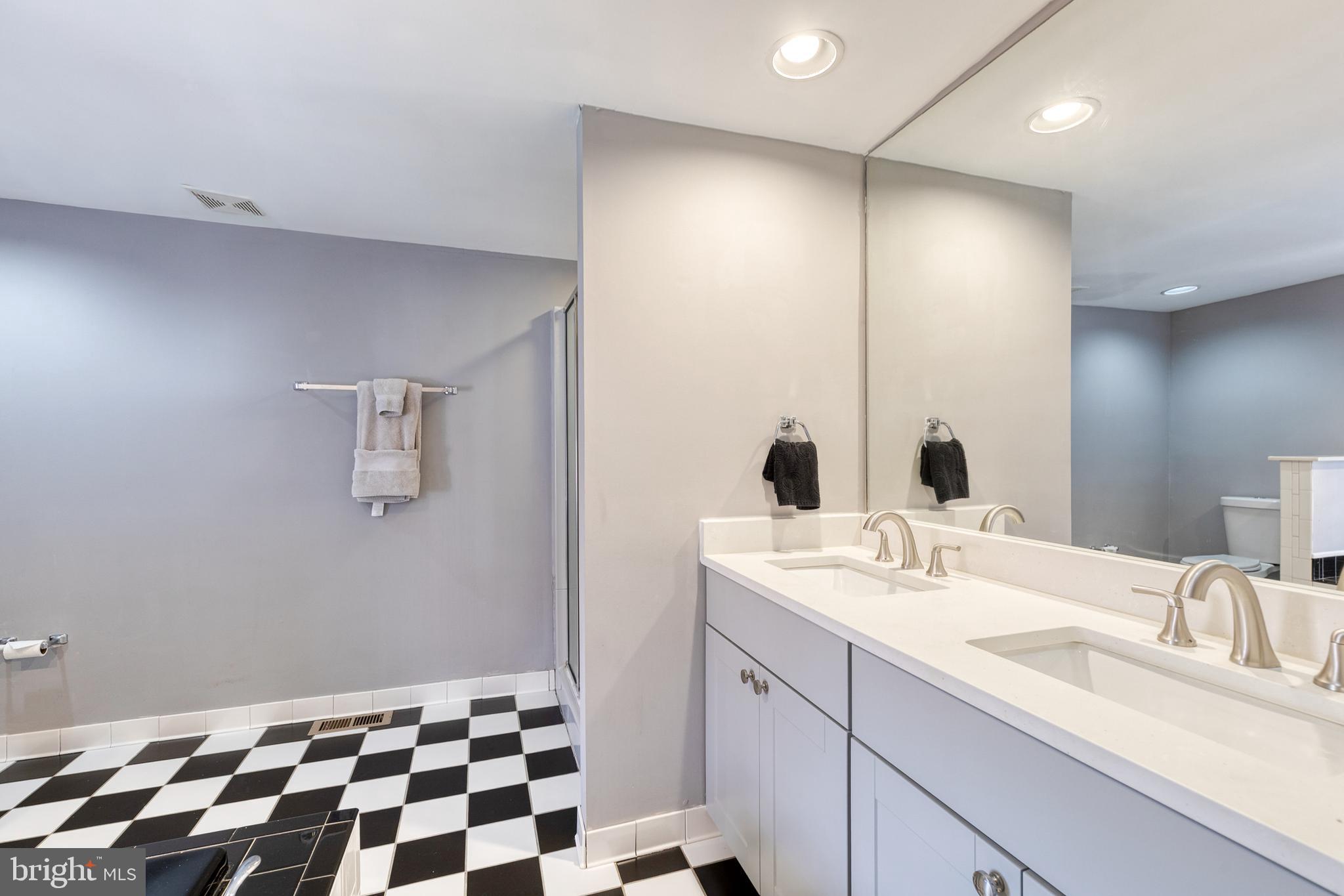 447 E GITTINGS STREET E