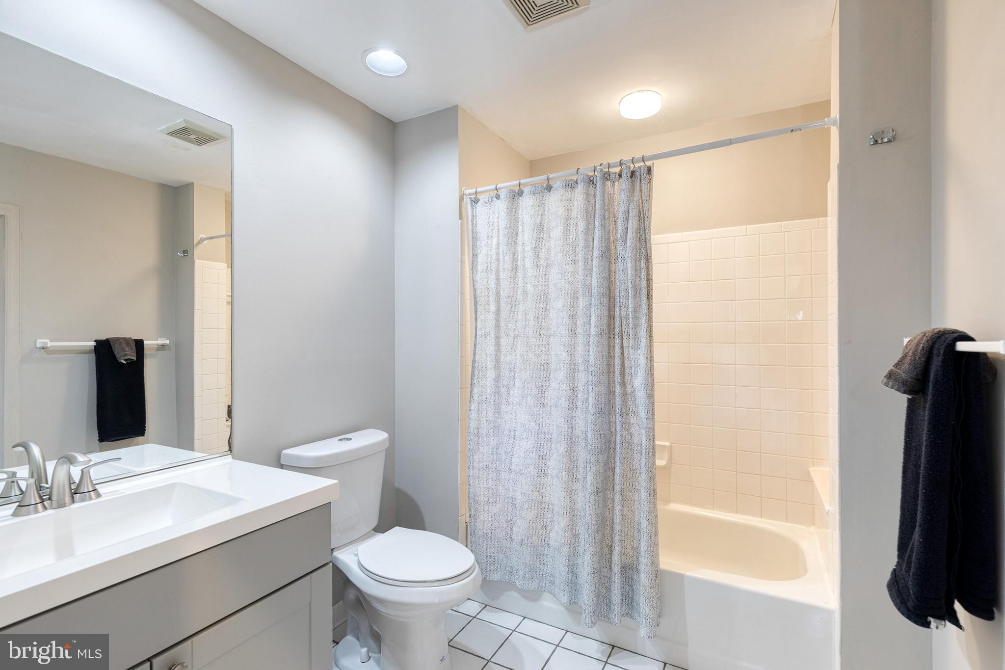 447 E GITTINGS STREET E