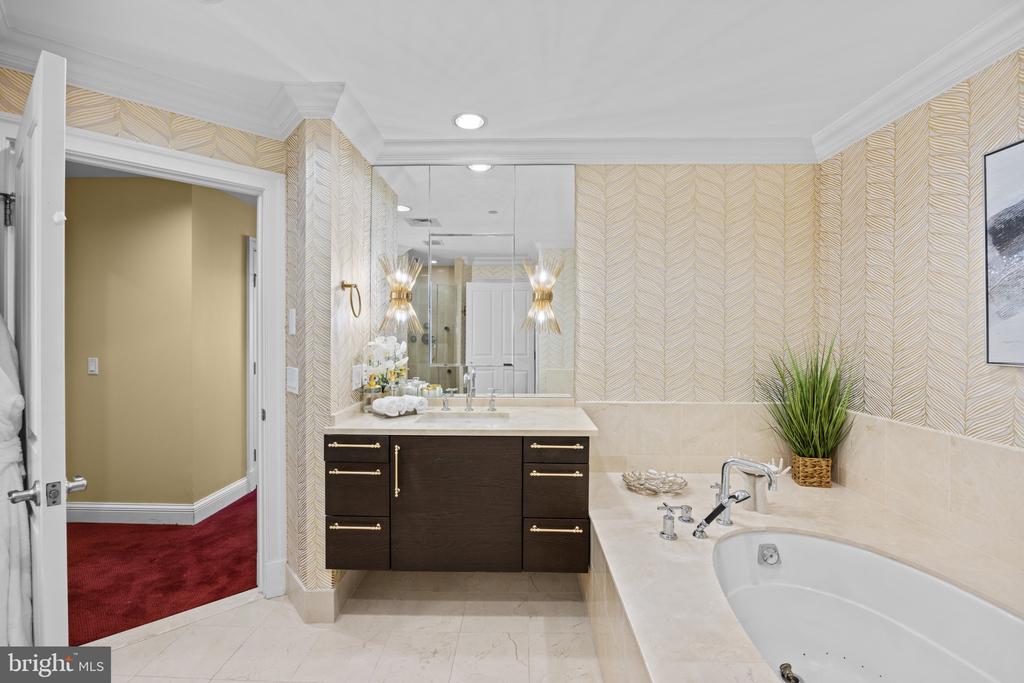 801 KEY HIGHWAY Unit: 336