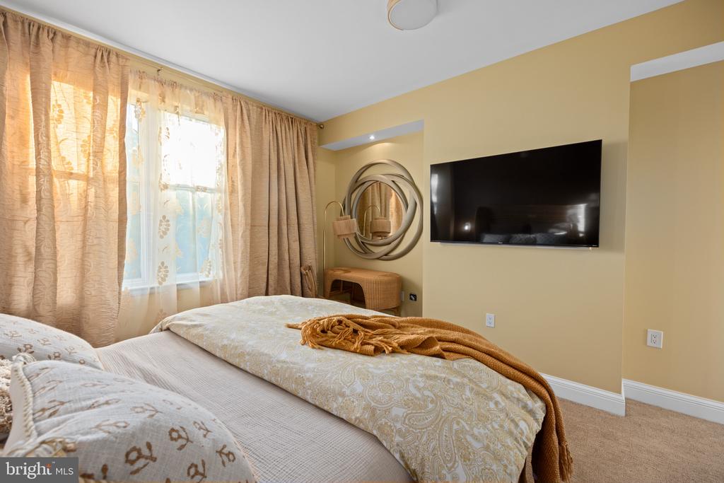 801 KEY HIGHWAY Unit: 336