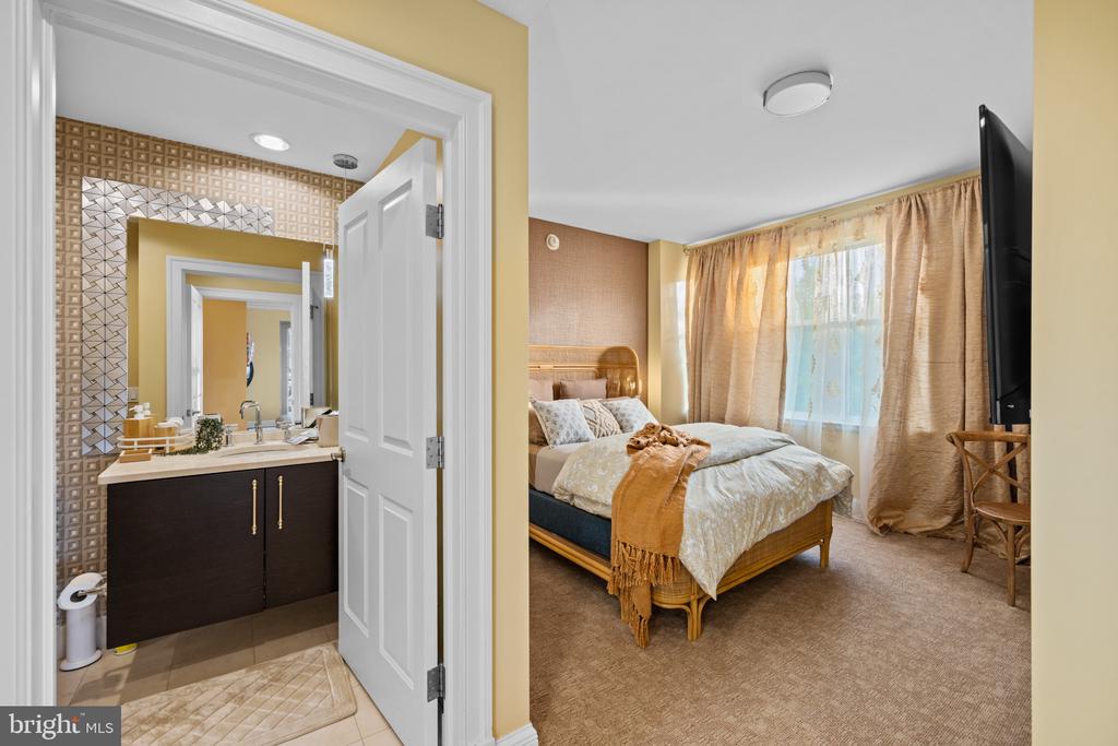 801 KEY HIGHWAY Unit: 336