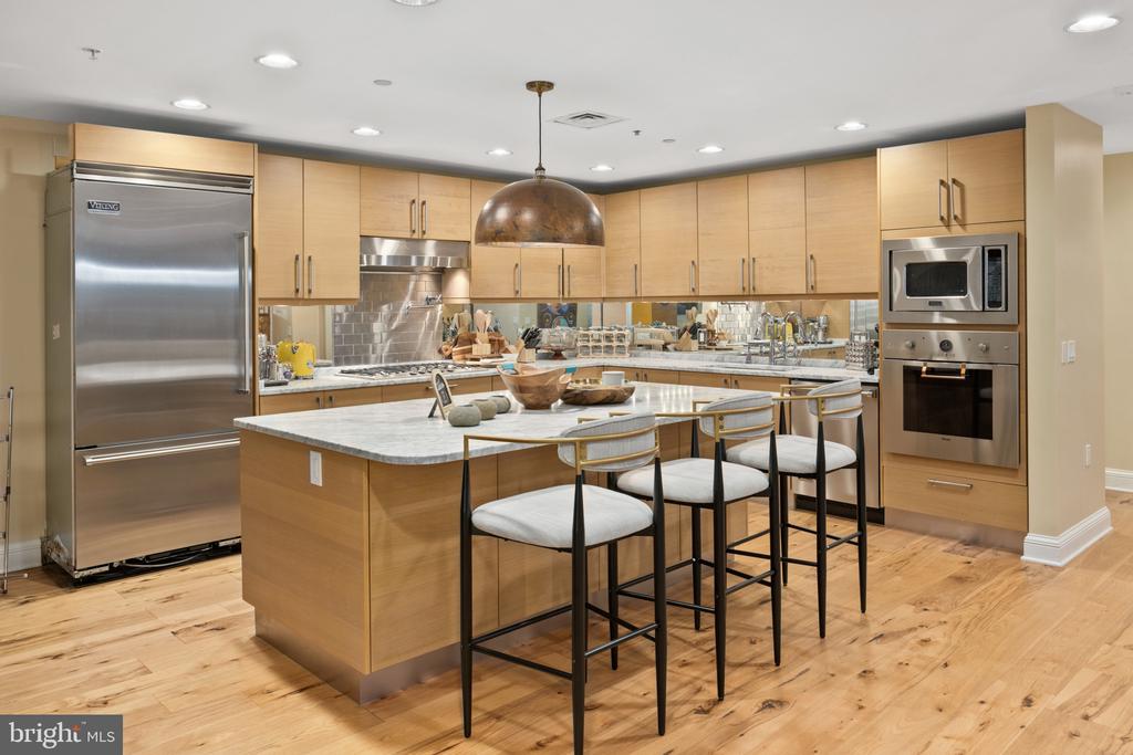 801 KEY HIGHWAY Unit: 336