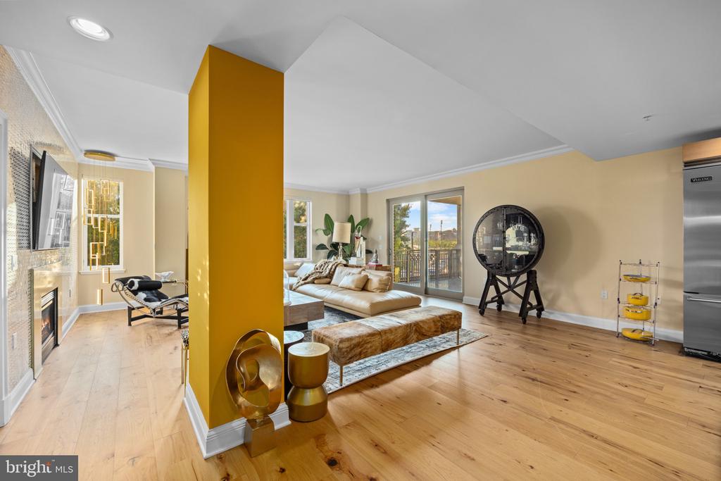 801 KEY HIGHWAY Unit: 336
