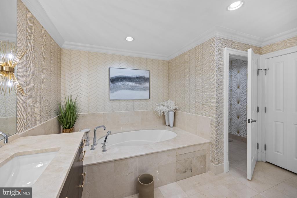 801 KEY HIGHWAY Unit: 336