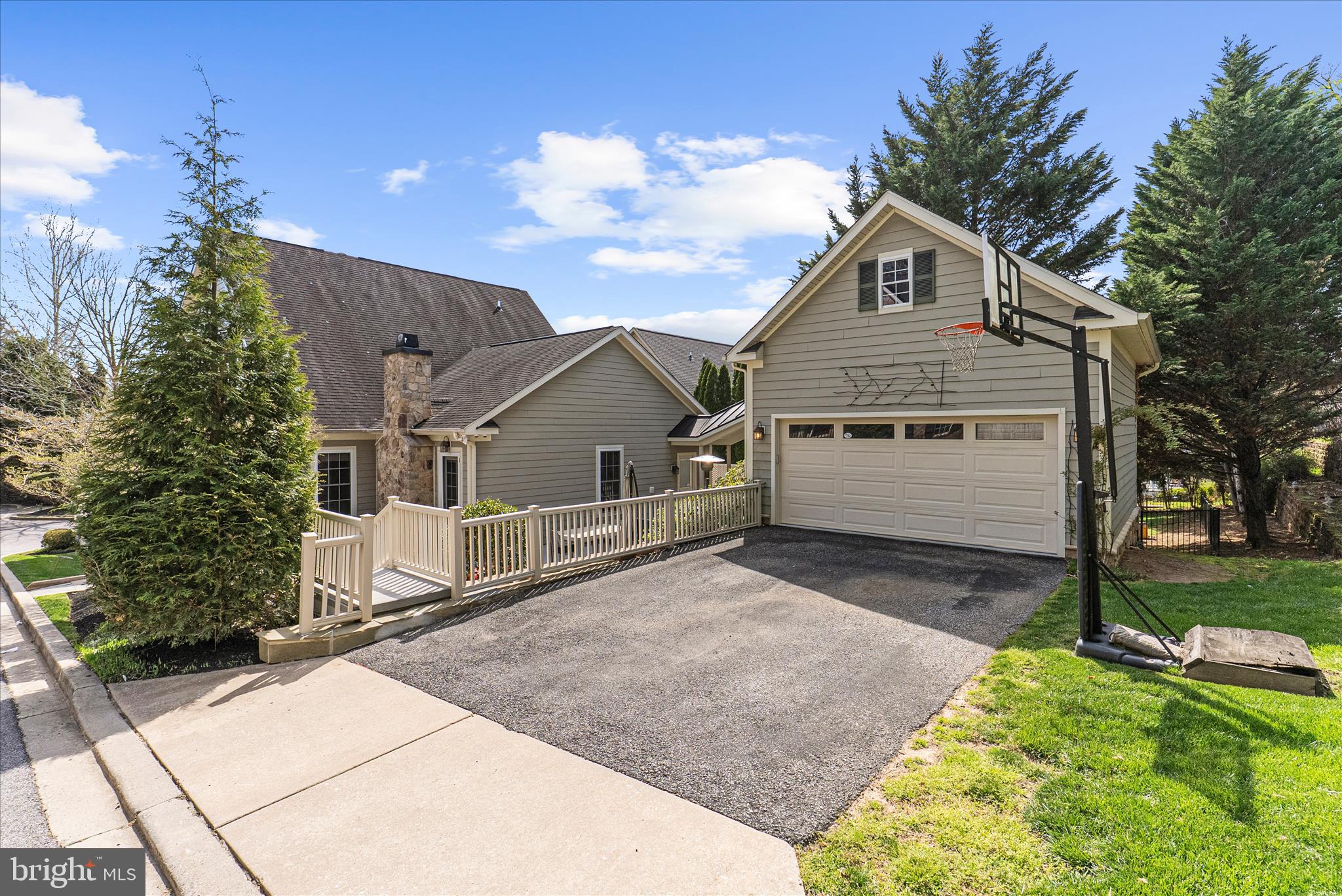 1102 WASHINGTONVILLE DRIVE