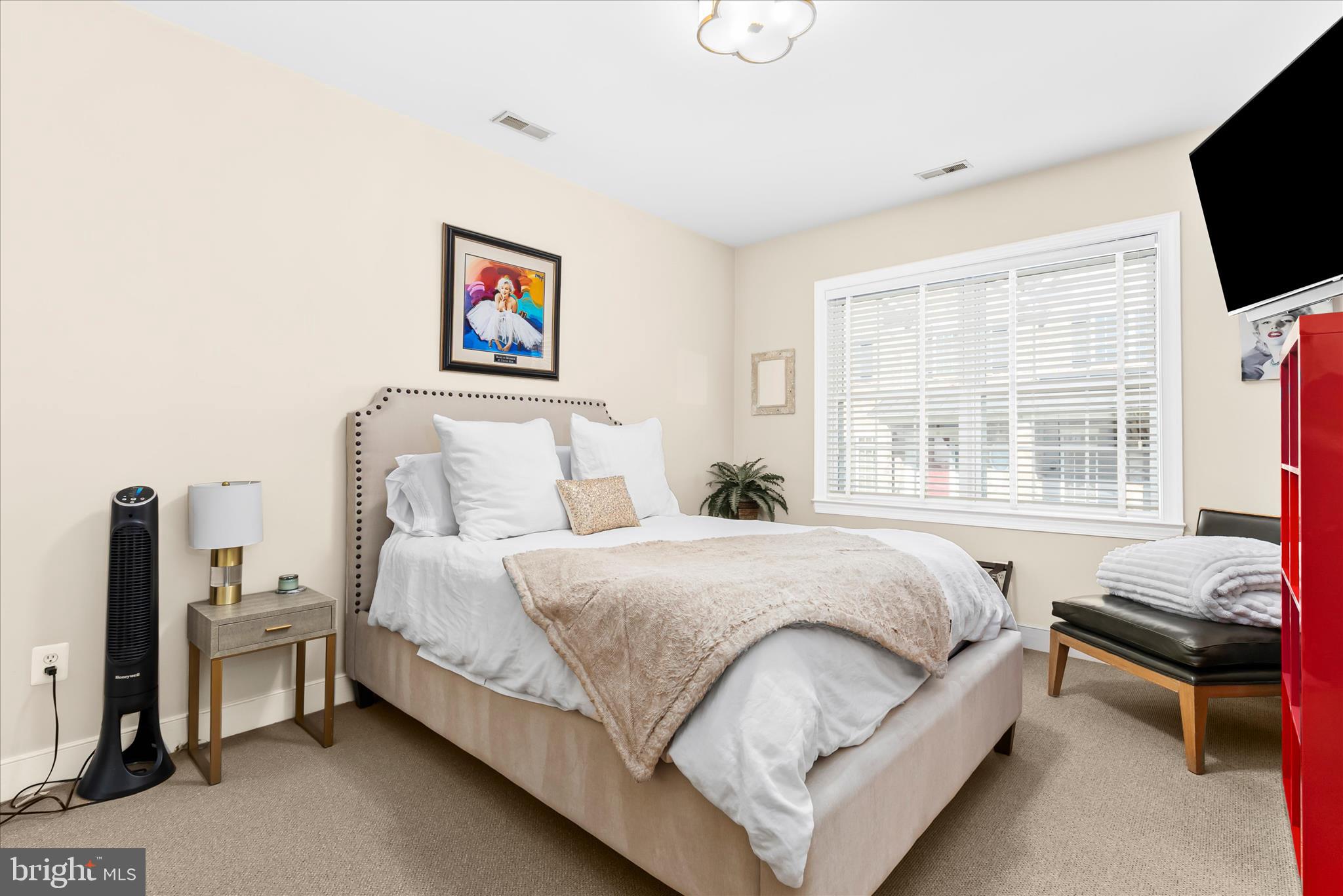 1102 WASHINGTONVILLE DRIVE