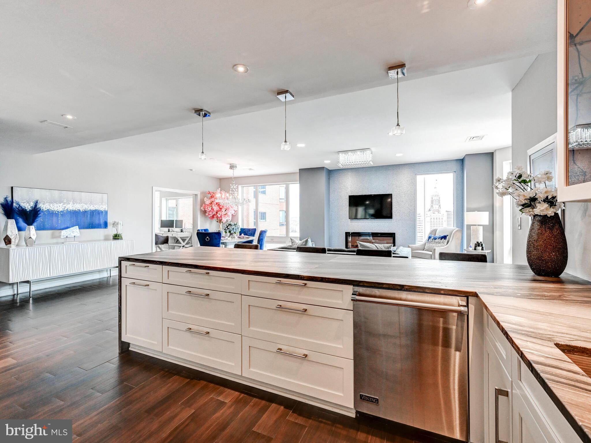 10 E LEE STREET 2402