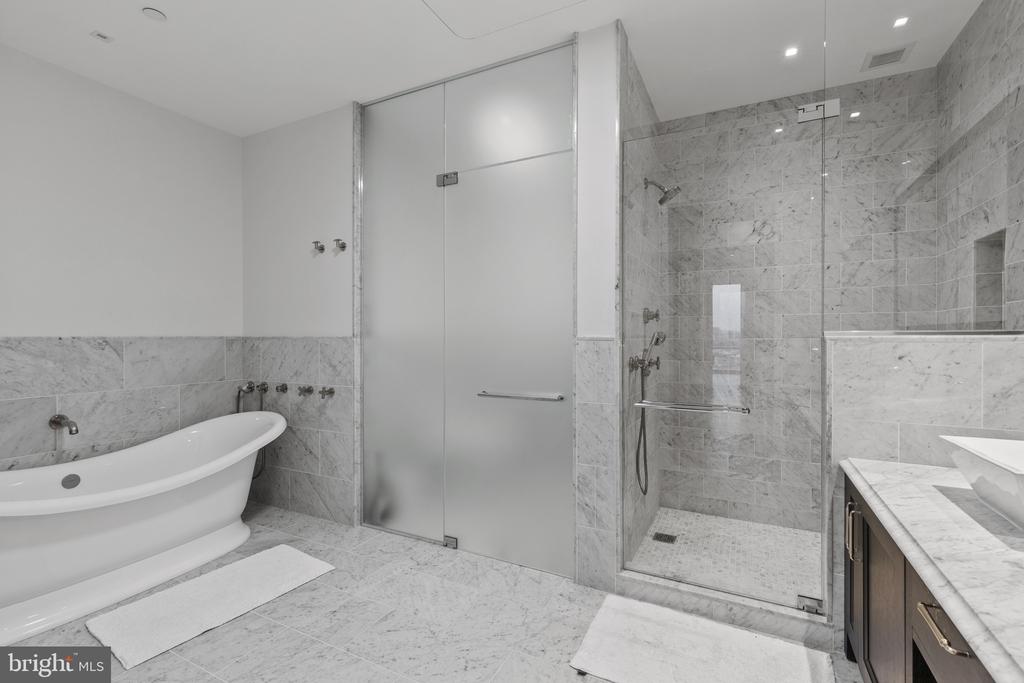 300 INTERNATIONAL DRIVE Unit: 2303