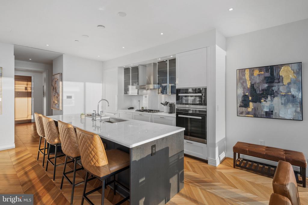 300 INTERNATIONAL DRIVE Unit: 2303