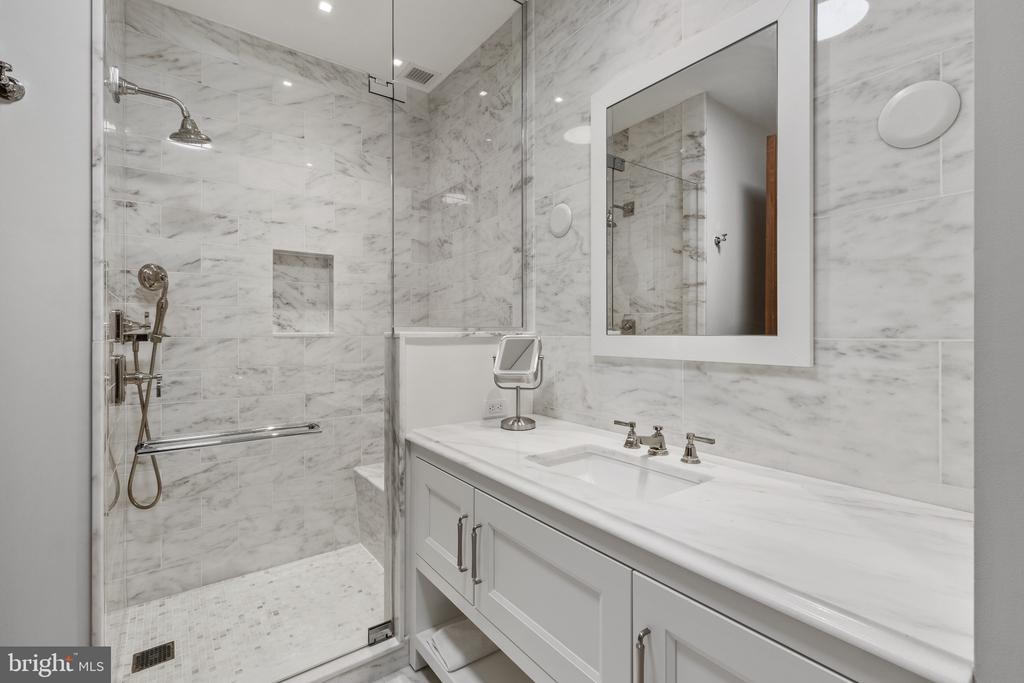 300 INTERNATIONAL DRIVE Unit: 2303