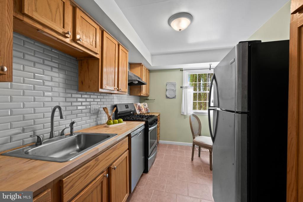 317 HOMELAND SOUTHWAY Unit: 2B