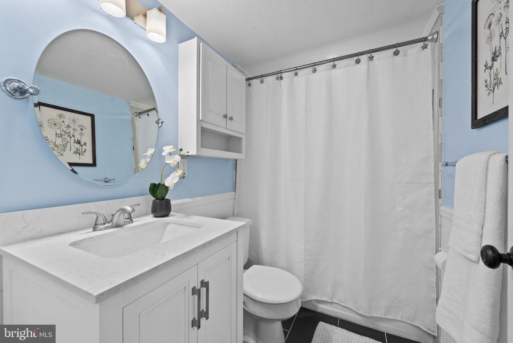 317 HOMELAND SOUTHWAY Unit: 2B