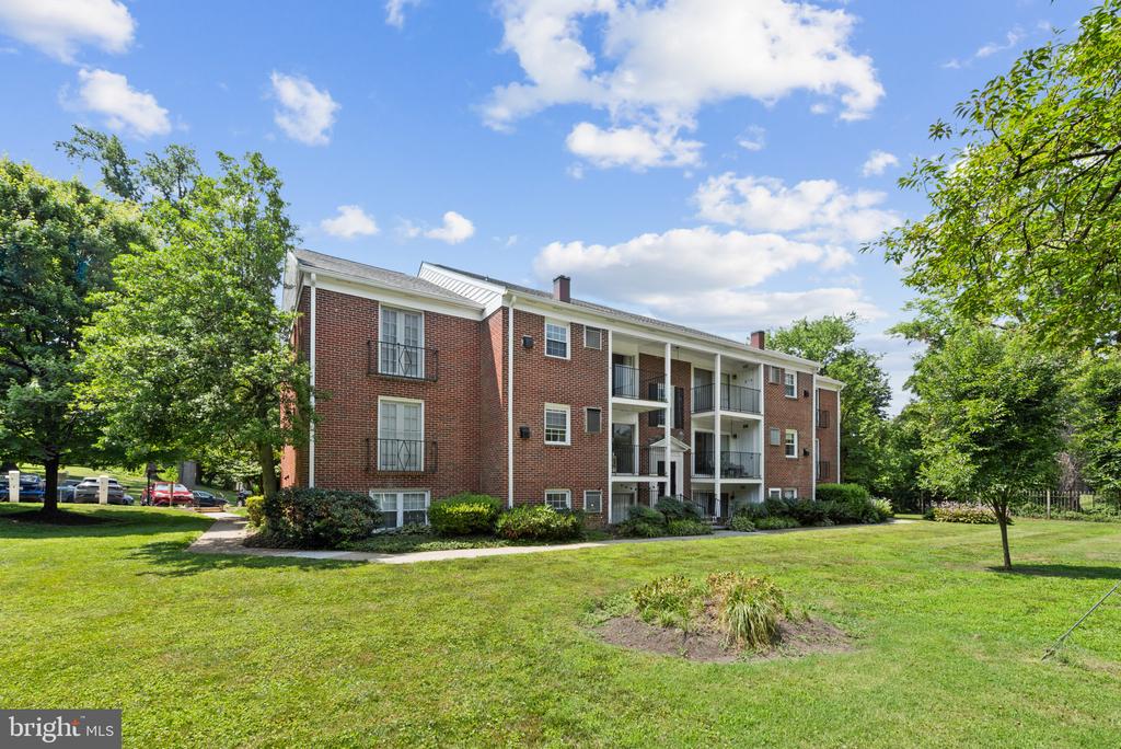 317 HOMELAND SOUTHWAY Unit: 2B
