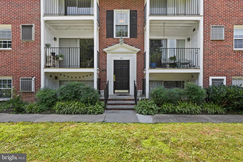 317 HOMELAND SOUTHWAY Unit: 2B