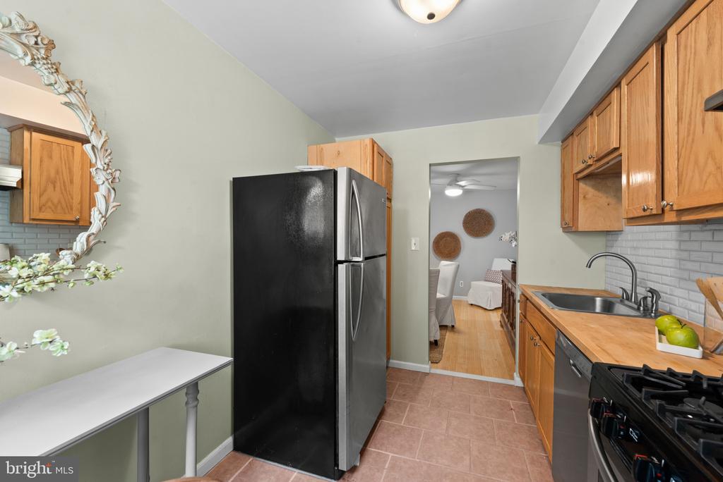 317 HOMELAND SOUTHWAY Unit: 2B