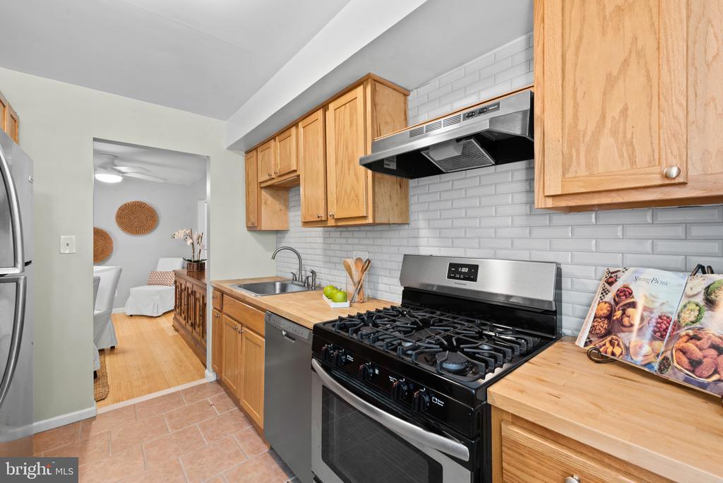 317 HOMELAND SOUTHWAY Unit: 2B