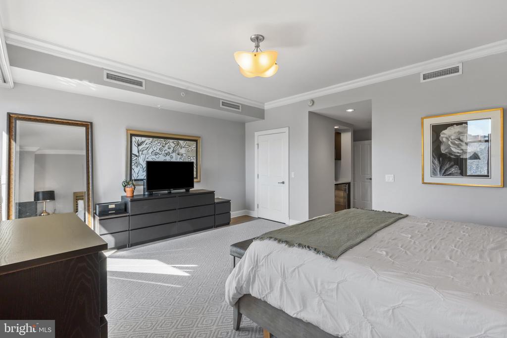 801 KEY HIGHWAY Unit: T-70