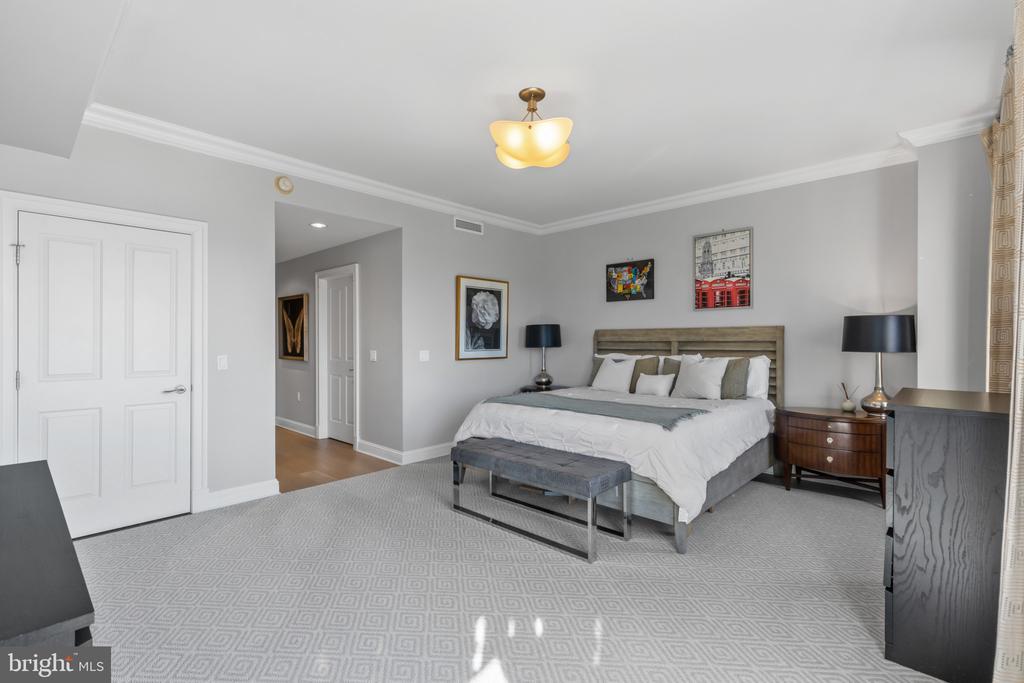 801 KEY HIGHWAY Unit: T-70