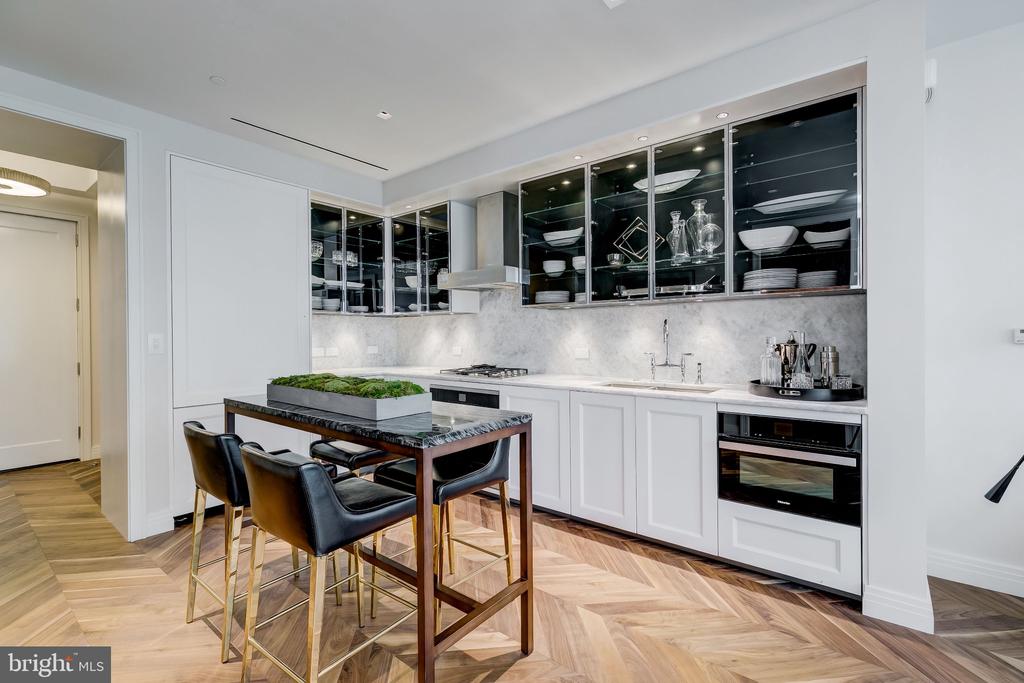 300 INTERNATIONAL DRIVE Unit: 2307