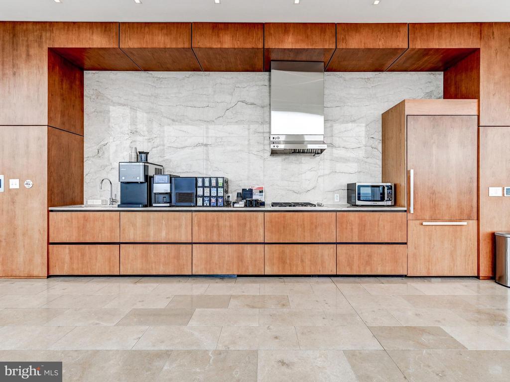 300 INTERNATIONAL DRIVE Unit: 2307