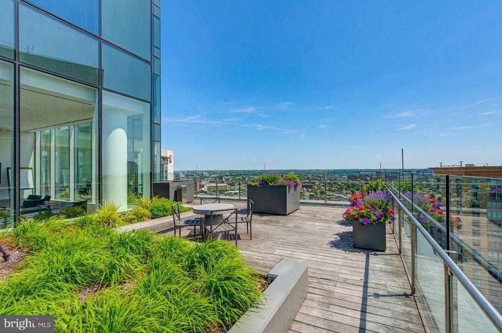 300 INTERNATIONAL DRIVE Unit: 2307