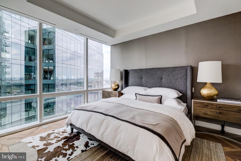 300 INTERNATIONAL DRIVE Unit: 2307