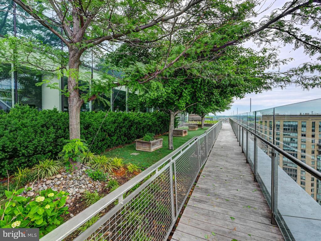300 INTERNATIONAL DRIVE Unit: 2307