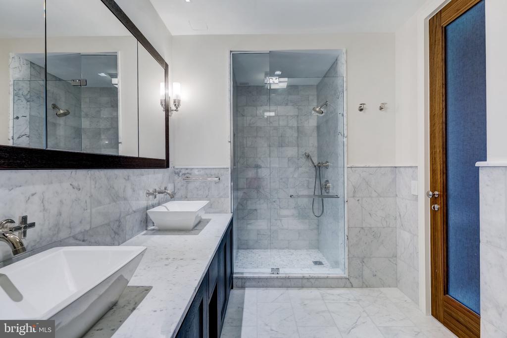 300 INTERNATIONAL DRIVE Unit: 2307