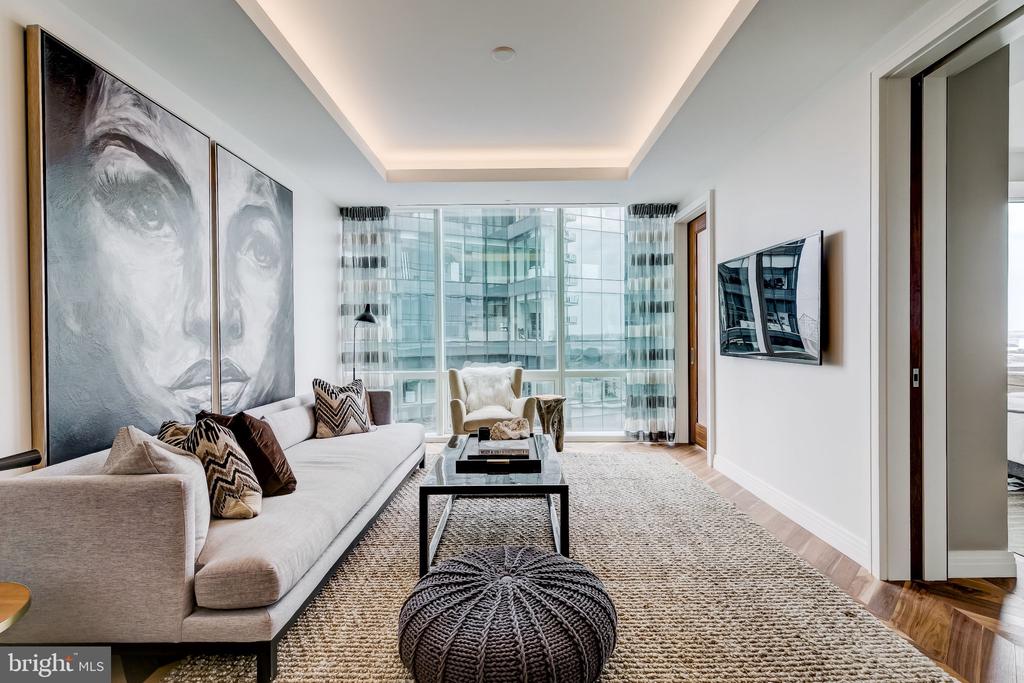300 INTERNATIONAL DRIVE Unit: 2307