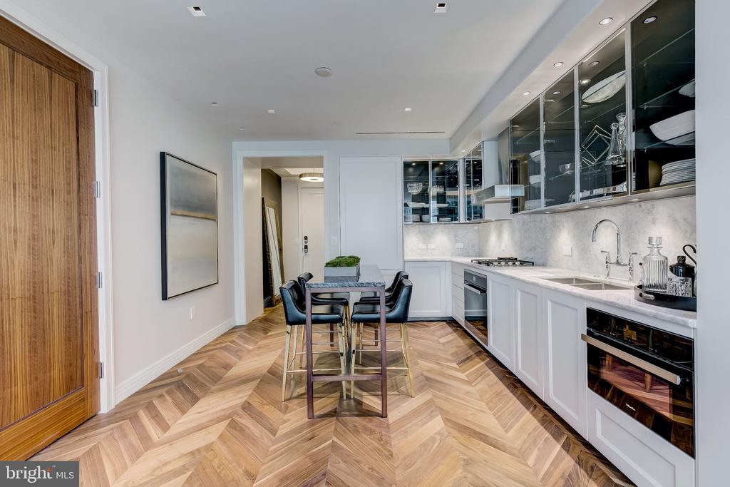 300 INTERNATIONAL DRIVE Unit: 2307