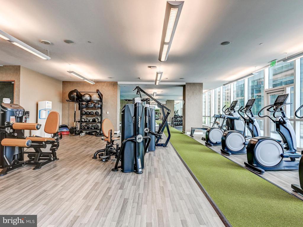 300 INTERNATIONAL DRIVE Unit: 2307