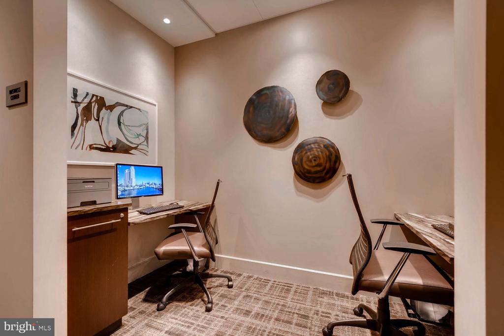100 HARBORVIEW DRIVE Unit: PH3A/3B