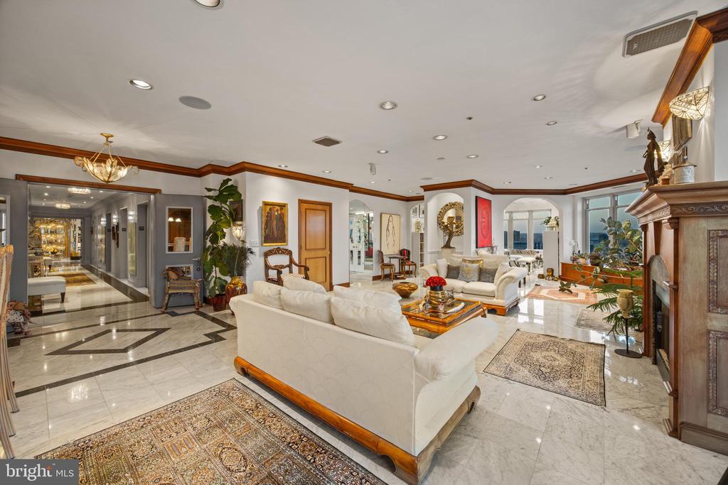 100 HARBORVIEW DRIVE Unit: PH3A/3B