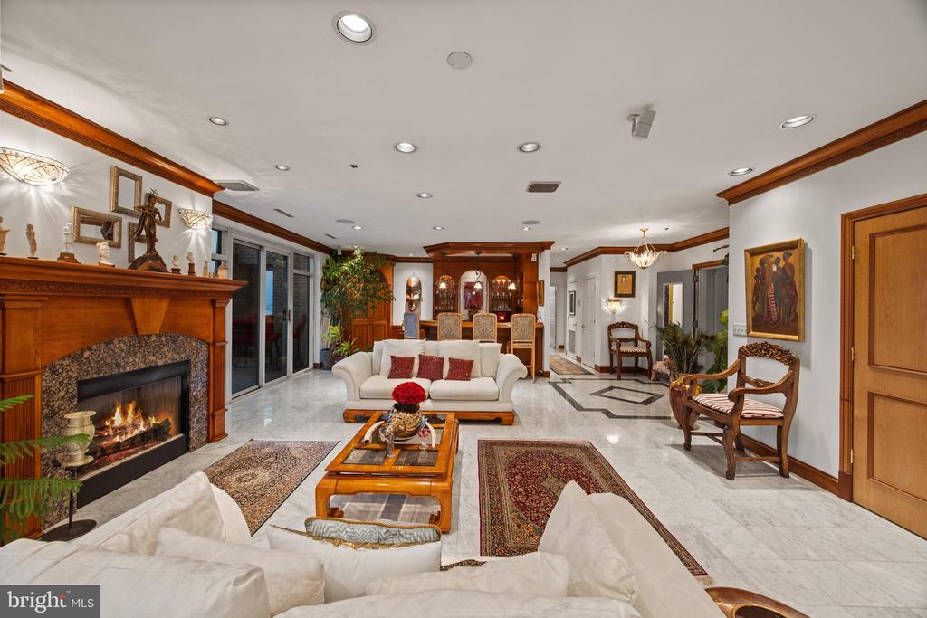 100 HARBORVIEW DRIVE Unit: PH3A/3B