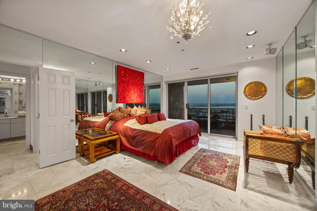 100 HARBORVIEW DRIVE Unit: PH3A/3B