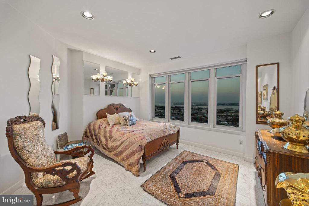 100 HARBORVIEW DRIVE Unit: PH3A/3B