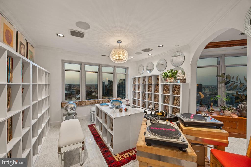 100 HARBORVIEW DRIVE Unit: PH3A/3B