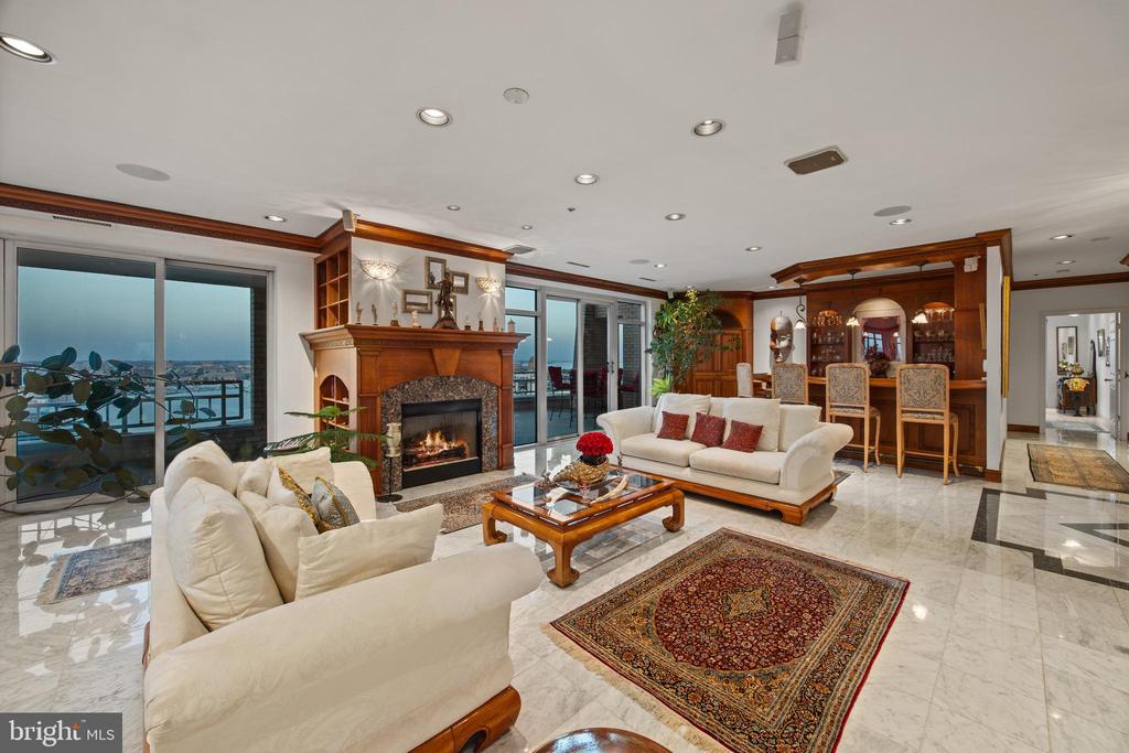 100 HARBORVIEW DRIVE Unit: PH3A/3B