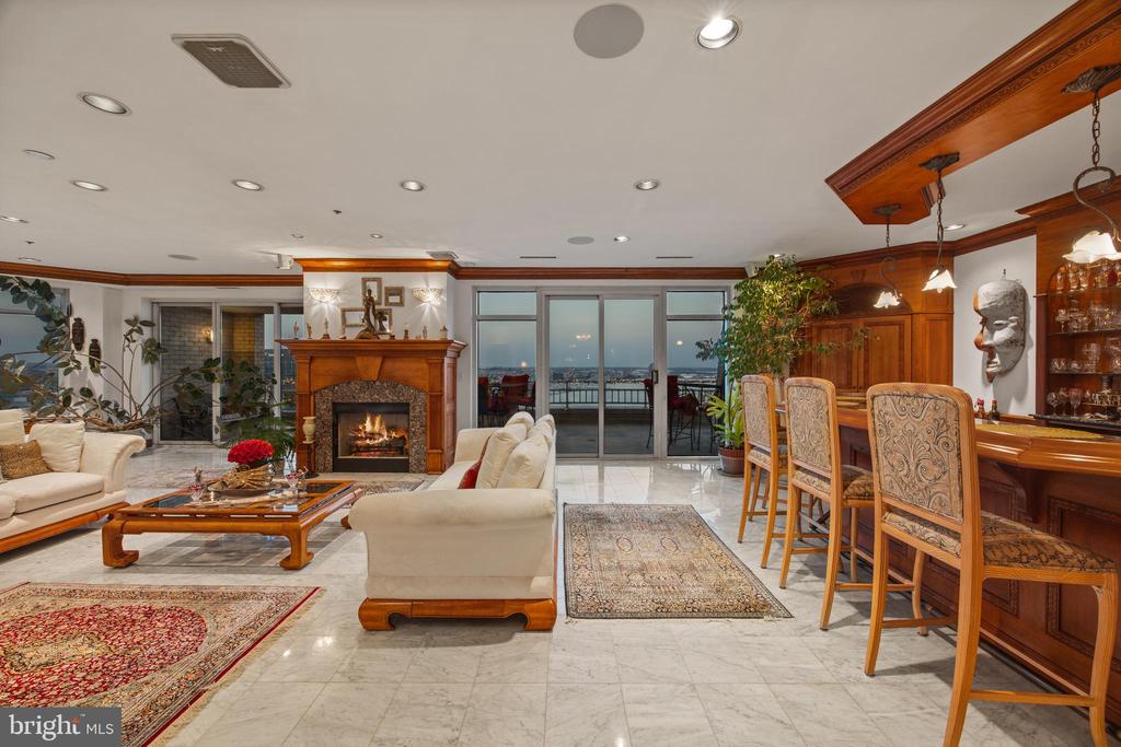 100 HARBORVIEW DRIVE Unit: PH3A/3B