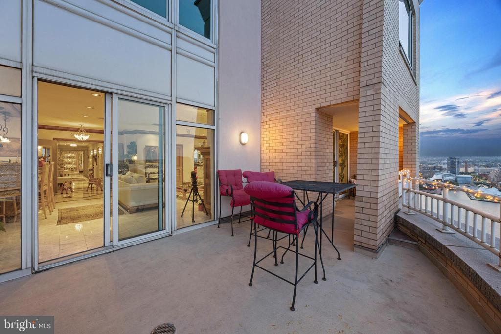 100 HARBORVIEW DRIVE Unit: PH3A/3B
