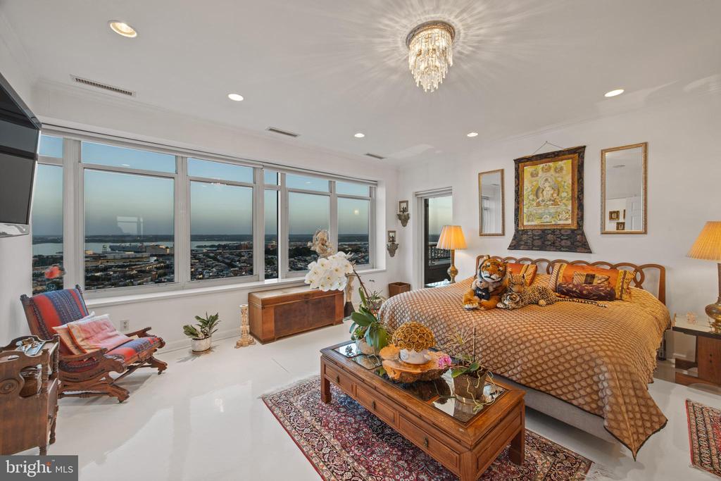 100 HARBORVIEW DRIVE Unit: PH3A/3B