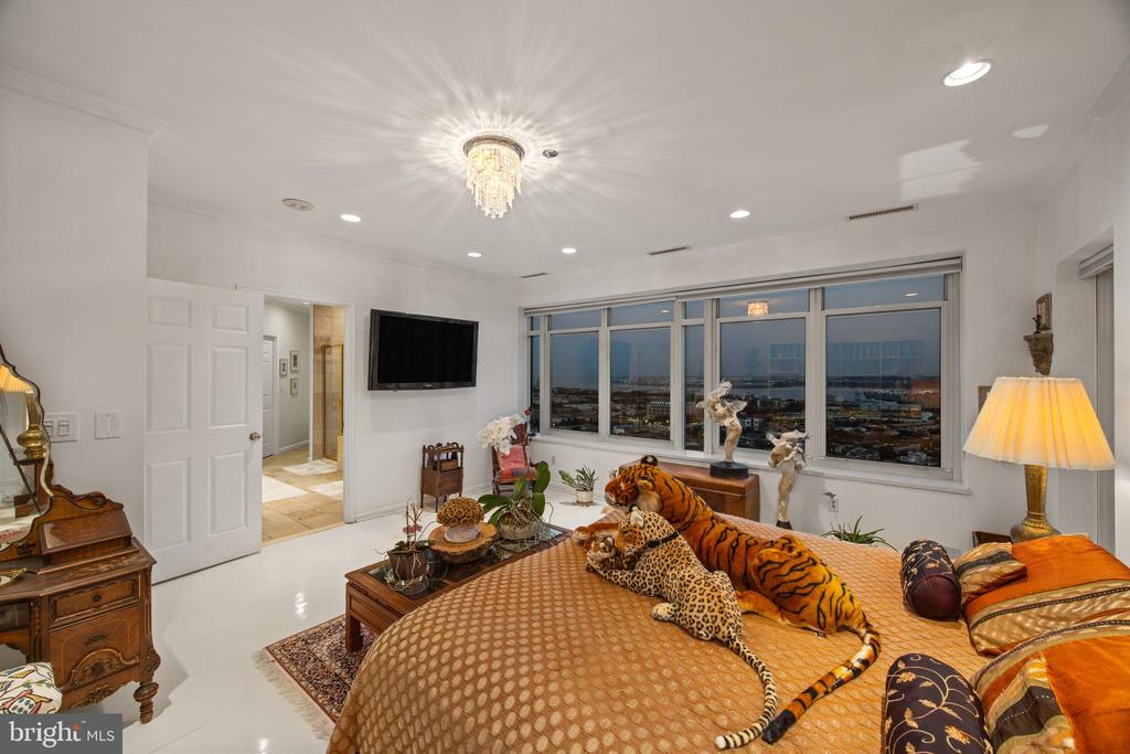 100 HARBORVIEW DRIVE Unit: PH3A/3B