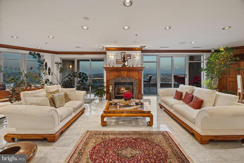 100 HARBORVIEW DRIVE Unit: PH3A/3B