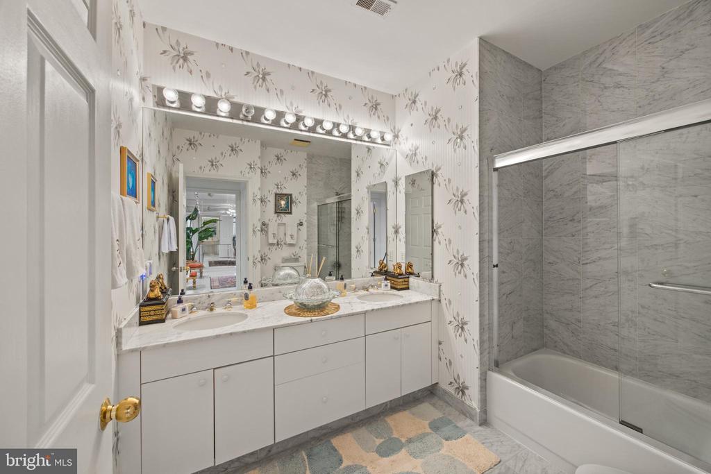 100 HARBORVIEW DRIVE Unit: PH3A/3B