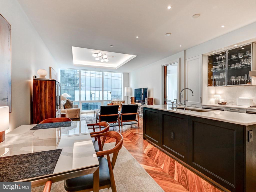 300 INTERNATIONAL DRIVE Unit: 2106
