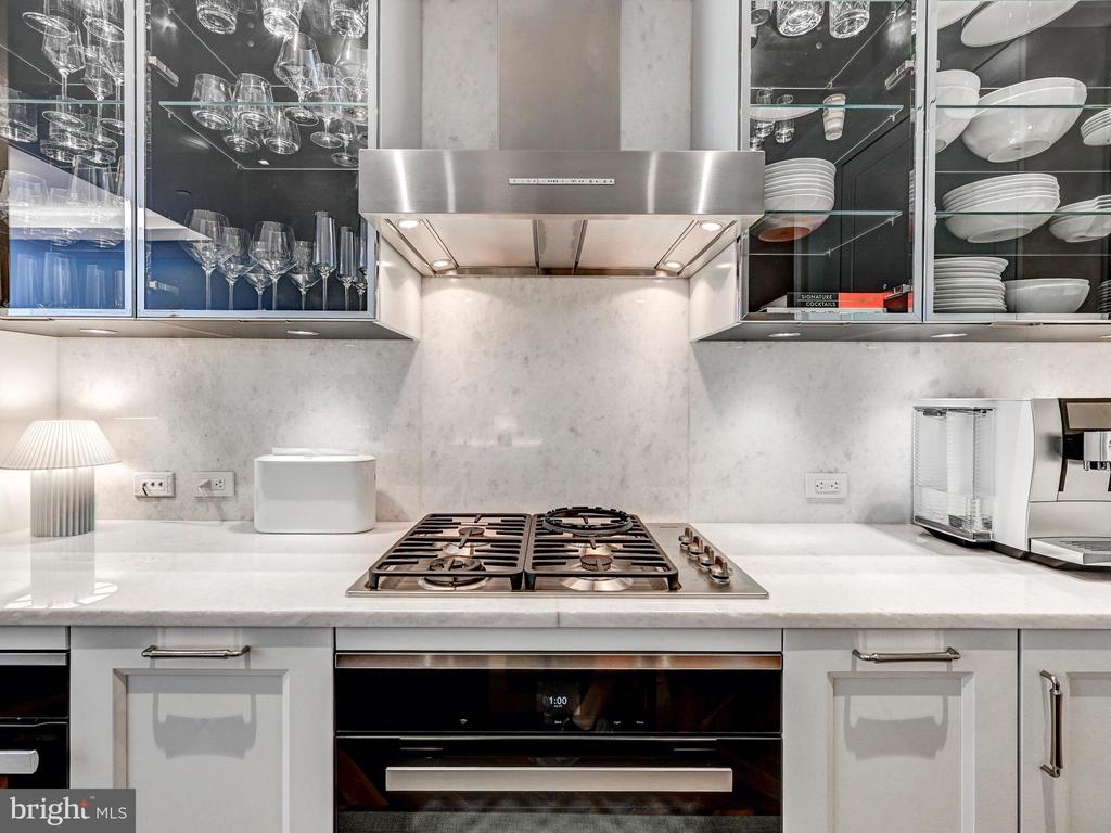 300 INTERNATIONAL DRIVE Unit: 2106