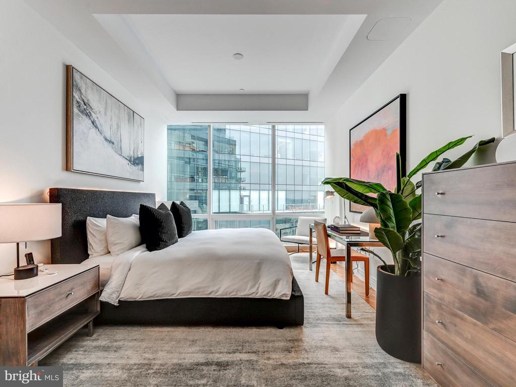 300 INTERNATIONAL DRIVE Unit: 2106