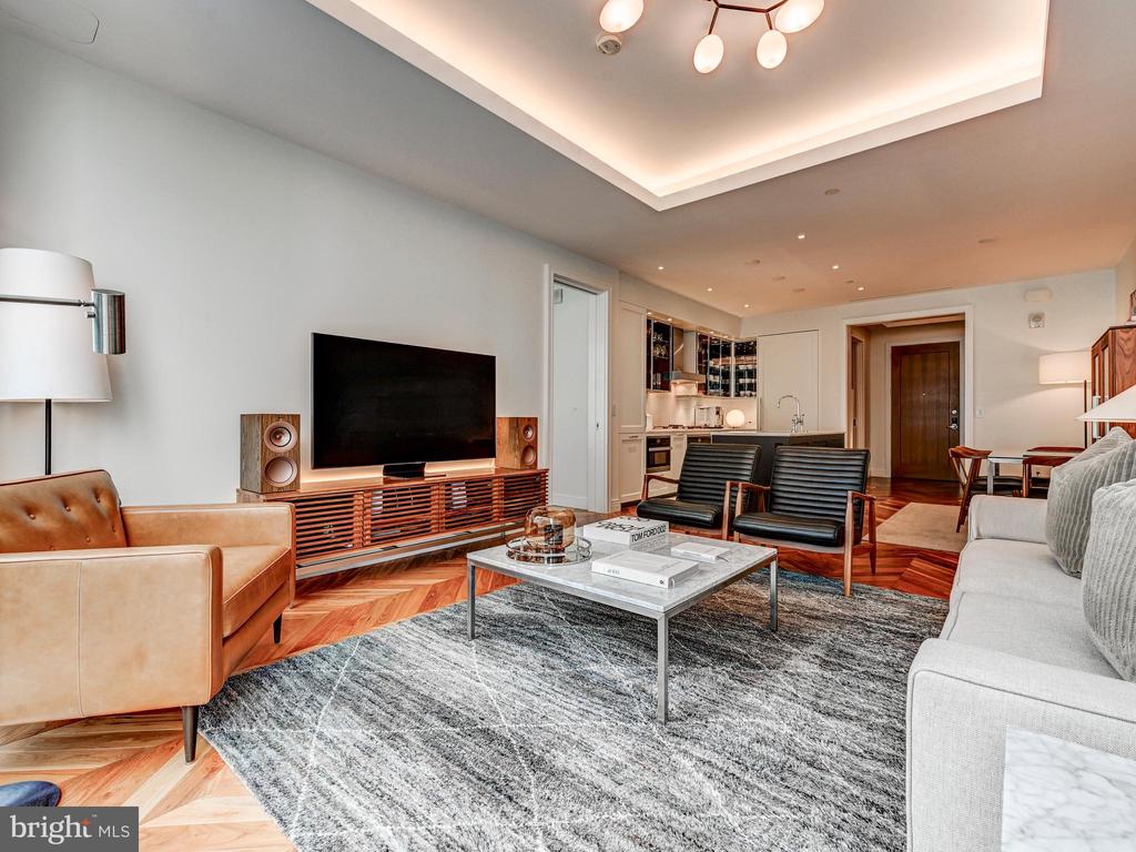 300 INTERNATIONAL DRIVE Unit: 2106